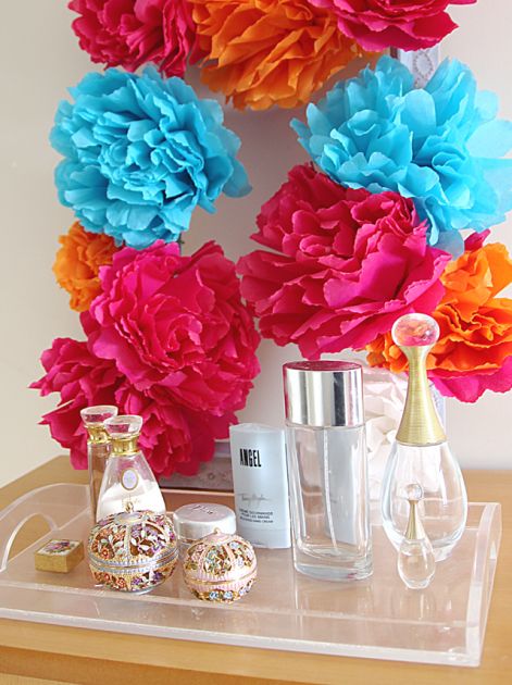 a-square-crepe-paper-flower-wreath.jpg