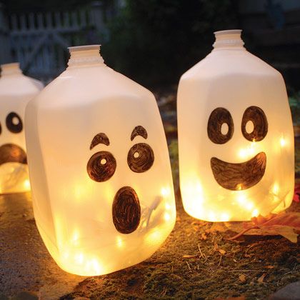 diy-glowing-milk-jug-ghosts.jpg